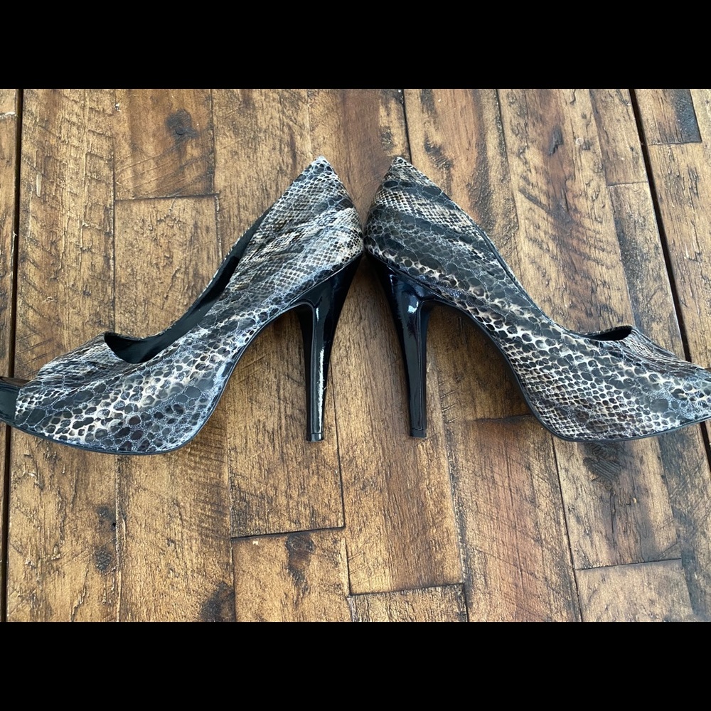 BRAND NEW Snake / Python Heels - Picture 3 of 6